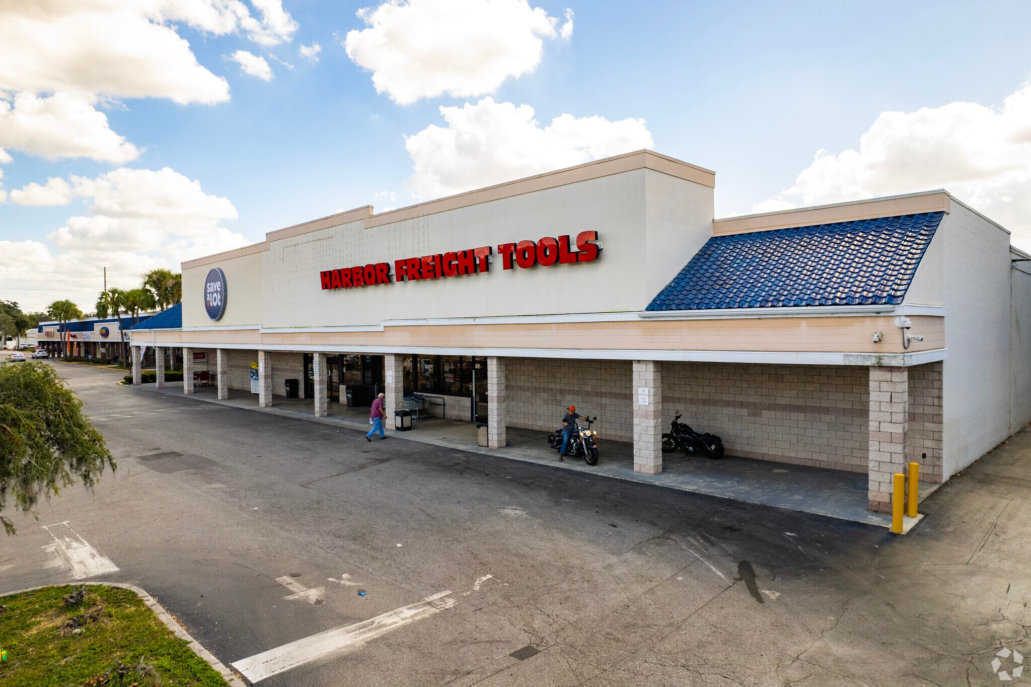 102-163 W Fletcher Ave, Tampa, FL à louer Photo du bâtiment- Image 1 de 16