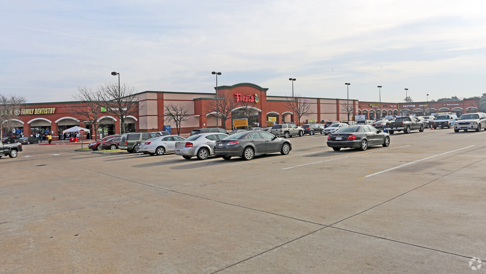 2225-2231 W Ledbetter Dr, Dallas, TX for lease - Building Photo - Image 2 of 9