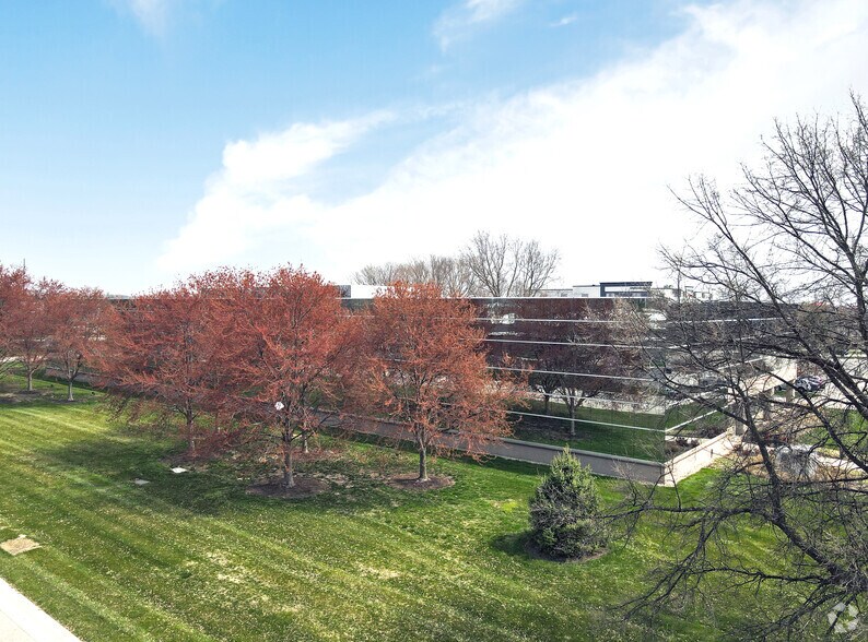 9449 Priority Way West Dr, Indianapolis, IN à vendre - Photo du bâtiment - Image 2 de 3