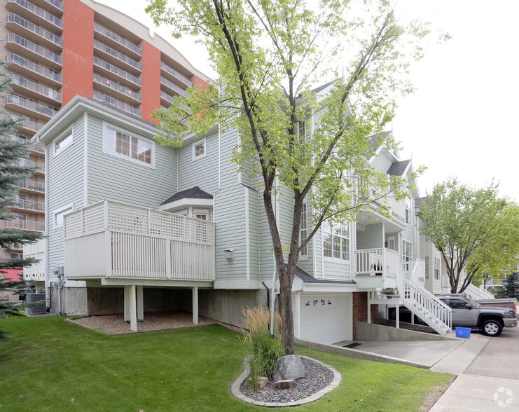 10235 111 St NW, Edmonton, AB for sale - Building Photo - Image 3 of 9