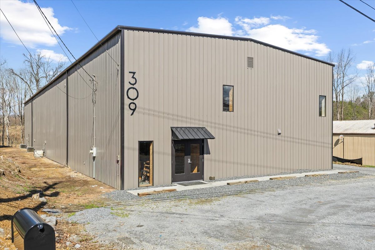 309 E Springbrook Dr, Johnson City, TN for lease Primary Photo- Image 1 of 52