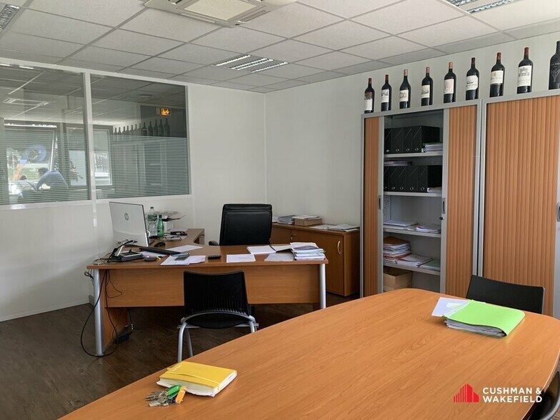 Office in Bruges for lease - Interior Photo - Image 2 of 3