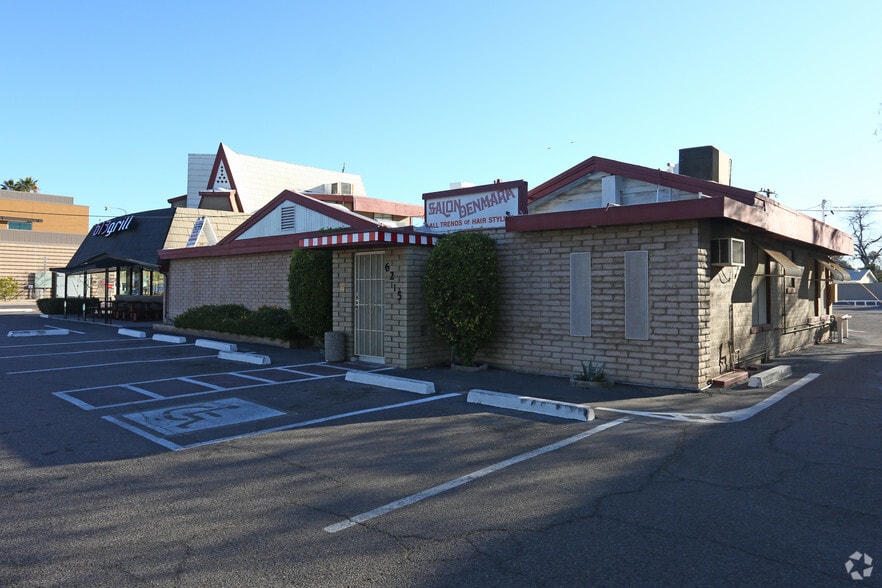 Redevelopment/Owner-User Opportunity portfolio of 2 properties for sale on LoopNet.ca - Primary Photo - Image 2 of 2