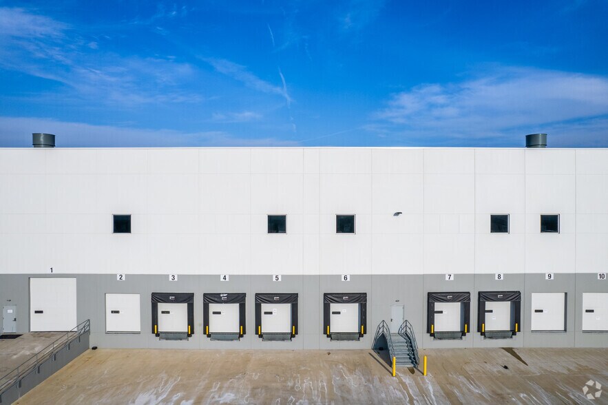 311 Logistics Dr, Shoemakersville, PA for lease - Building Photo - Image 2 of 6