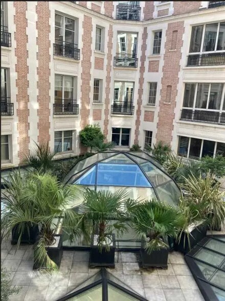119-121 Avenue Des Champs Elysées, Paris for lease - Building Photo - Image 3 of 10