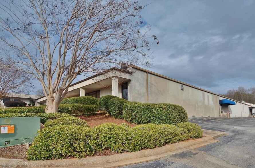 102 Research Blvd, Madison, AL for lease - Building Photo - Image 2 of 4