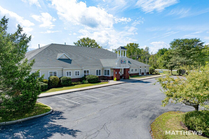 6 Willowbrook Rd, Queensbury, NY for sale - Building Photo - Image 2 of 3