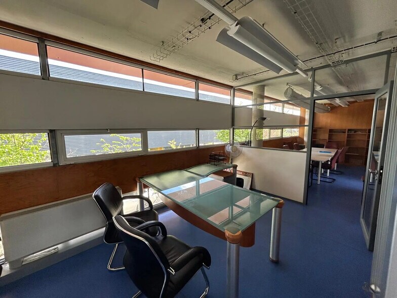 Office in Marseille for lease - Interior Photo - Image 2 of 9