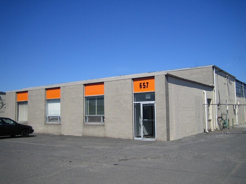 657 Dowd Ave, Elizabeth, NJ à louer - Photo du bâtiment - Image 1 de 4