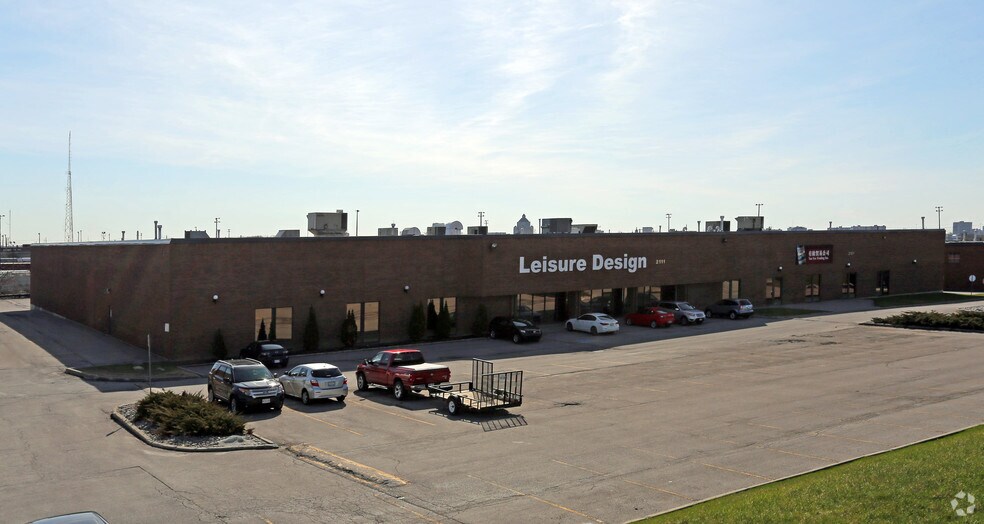 2101-2111 McCowan Rd, Toronto, ON à louer - Photo du bâtiment - Image 2 de 4