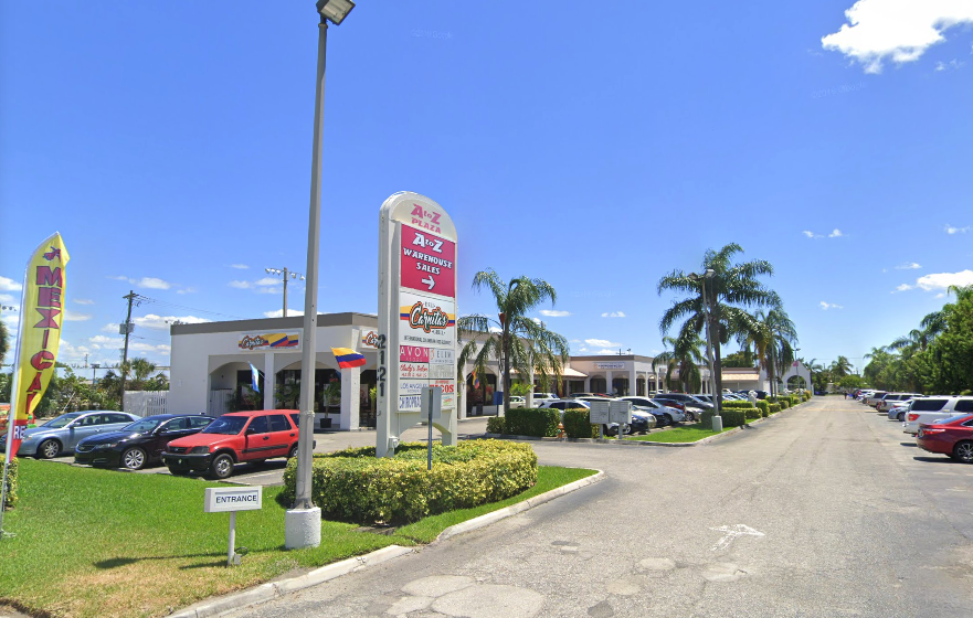 2121 N 10th Ave, Lake Worth, FL for lease - Primary Photo - Image 1 of 4