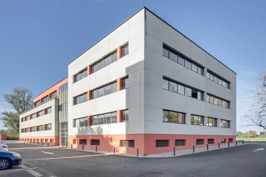 Office in Mérignac for lease - Building Photo - Image 1 of 4