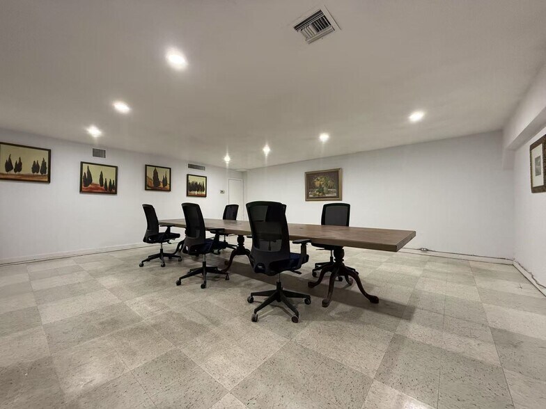 902 S St. Paul Dr, Richardson, TX à vendre - Photo intérieure - Image 3 de 11