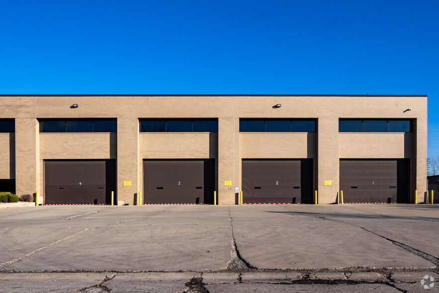 385 Fenton Ln, West Chicago, IL for lease - Building Photo - Image 3 of 10