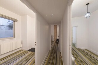 10 Rue Hautefeuille, Paris for lease Interior Photo- Image 2 of 5