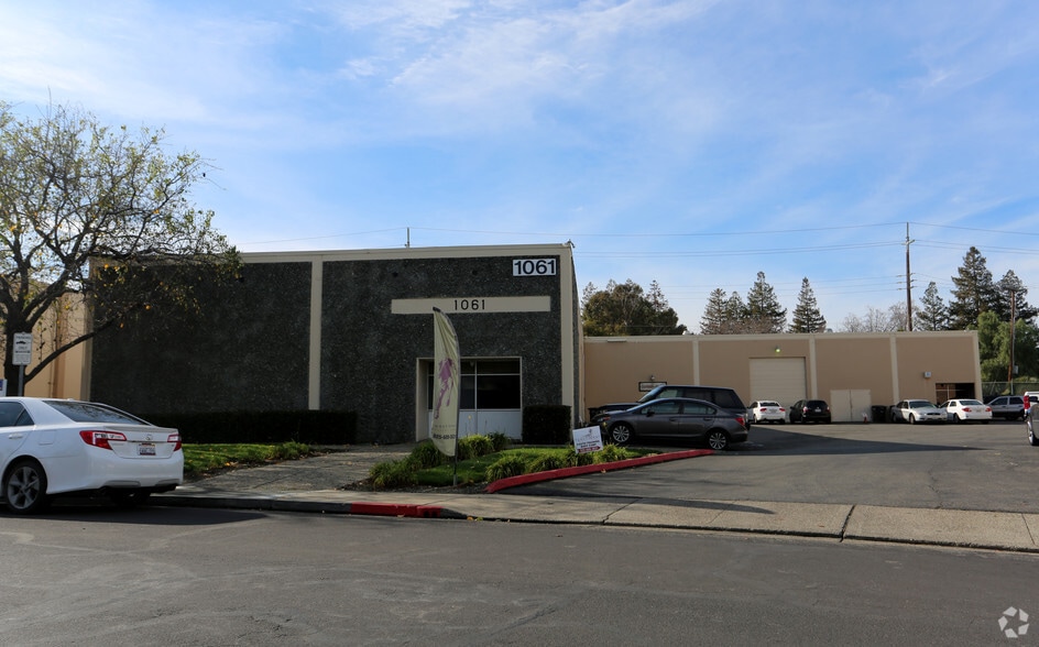 1061 Shary Cir, Concord, CA for lease - Building Photo - Image 2 of 3