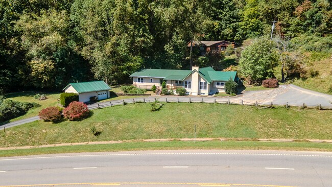 More details for 8356 Sylva Rd, Franklin, NC - Office for Sale