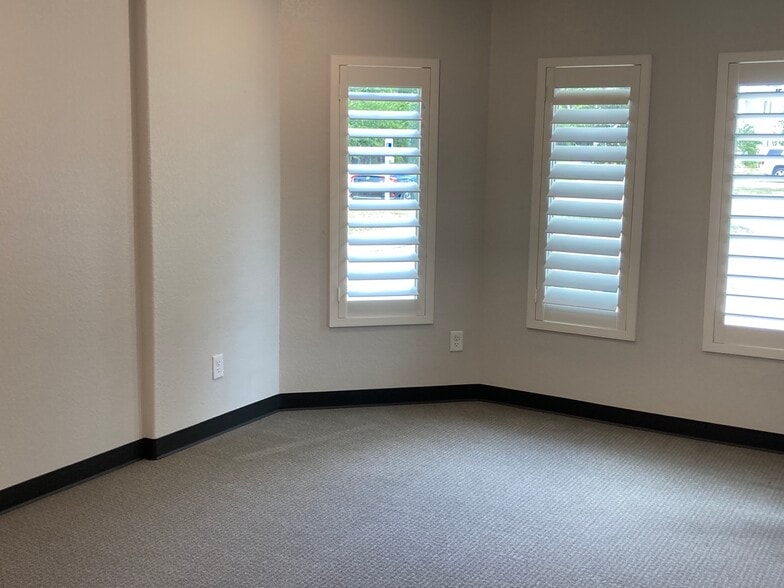 6536 Greatwood Pky, Sugar Land, TX for sale - Interior Photo - Image 2 of 5