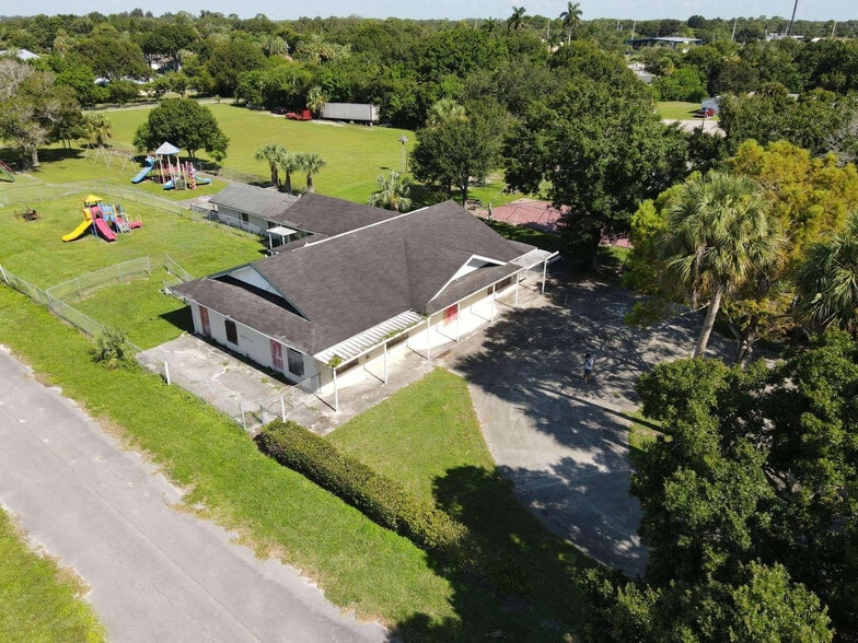 603 S 33rd St, Fort Pierce, FL for sale - Primary Photo - Image 1 of 3