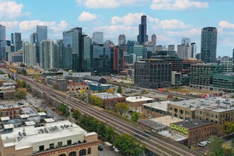 414 N Carpenter St, Chicago, IL - AERIAL  map view