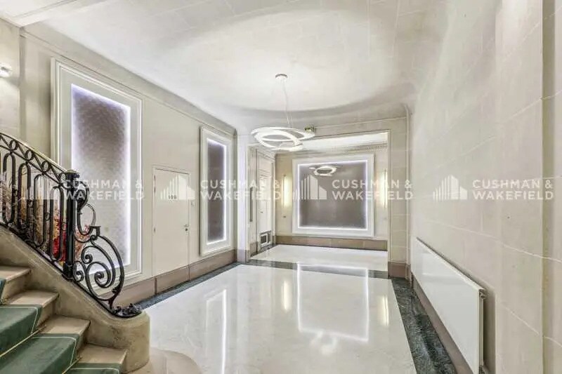 64 Rue La Boétie, Paris for lease - Lobby - Image 2 of 2