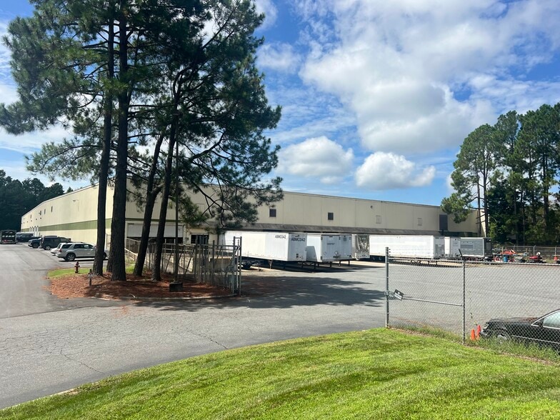 13201 W Reese Blvd, Huntersville, NC for lease - Building Photo - Image 2 of 5