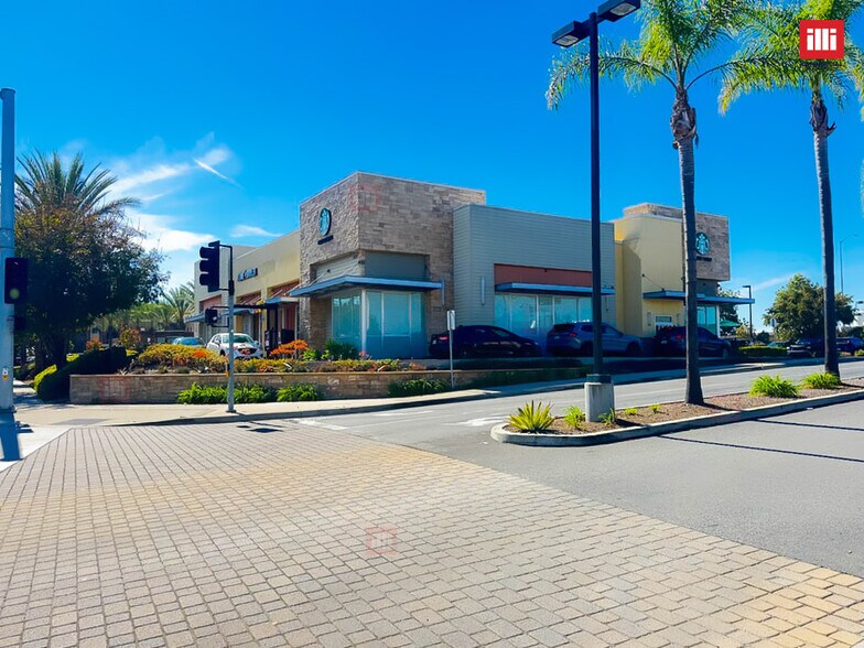 15071-15111 Newport Ave, Tustin, CA à louer - Photo du bâtiment - Image 2 de 7