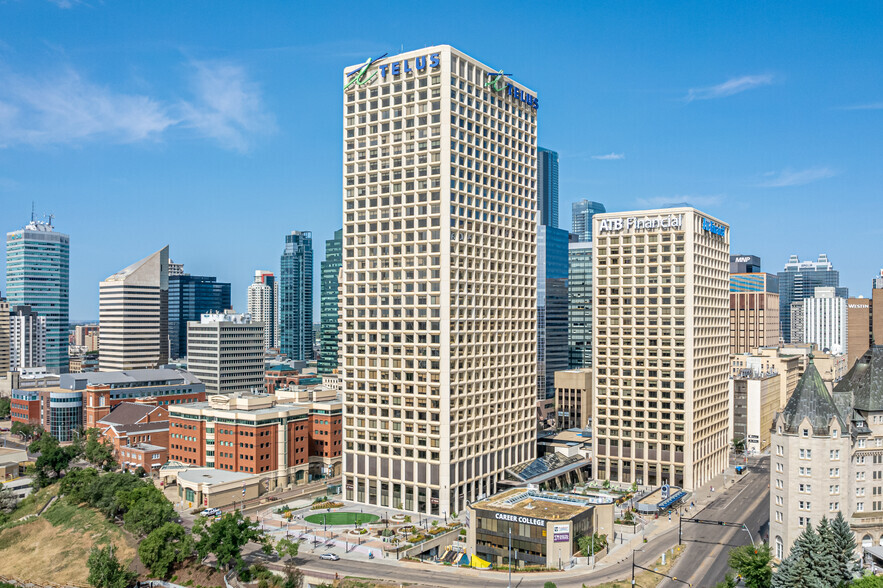 10020 100th St NW, Edmonton, AB à louer - Photo principale - Image 1 de 19