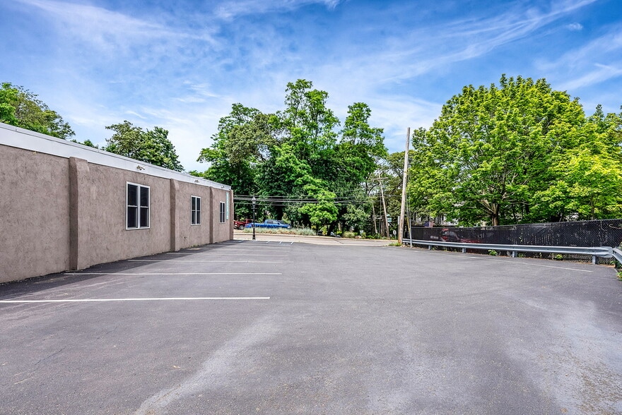 6 New York Ave, Sound Beach, NY for sale - Building Photo - Image 3 of 30