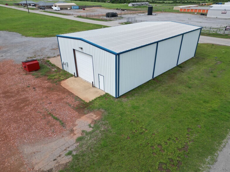 201 Airport Road, Hinton, OK à vendre - Photo du bâtiment - Image 2 de 24