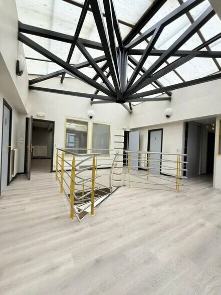 Flex in Villepinte for lease - Interior Photo - Image 3 of 6