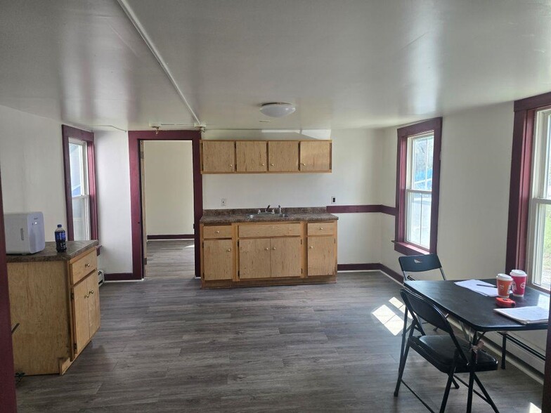 153 Main St, Windsor, VT à vendre - Photo intérieure - Image 2 de 8