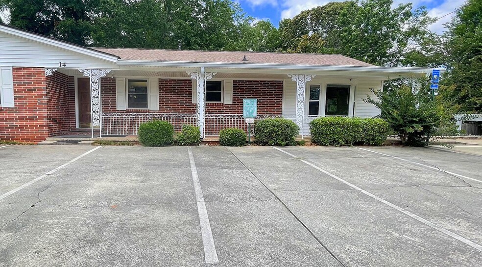 14 Farmer St, Newnan, GA à vendre - Photo du bâtiment - Image 3 de 35