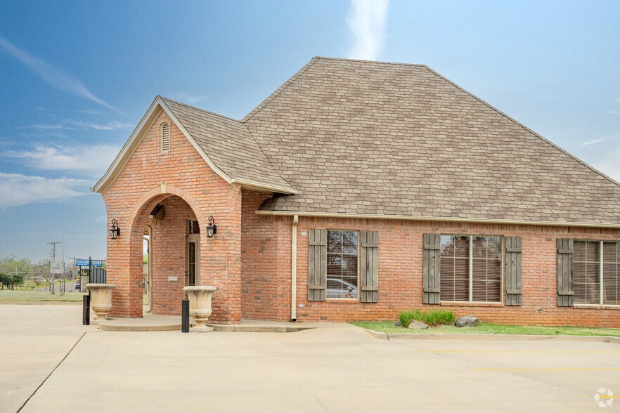 2401 Capella Blvd, Harrah, OK à louer - Photo du bâtiment - Image 3 de 4