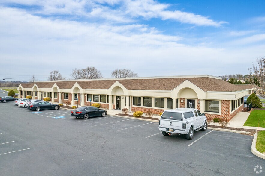 2209 Quarry Dr, West Lawn, PA à louer - Photo du bâtiment - Image 2 de 5