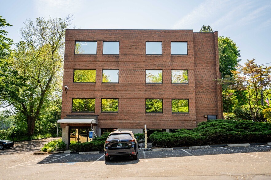 2751 Dixwell Ave, Hamden, CT for sale - Building Photo - Image 2 of 15
