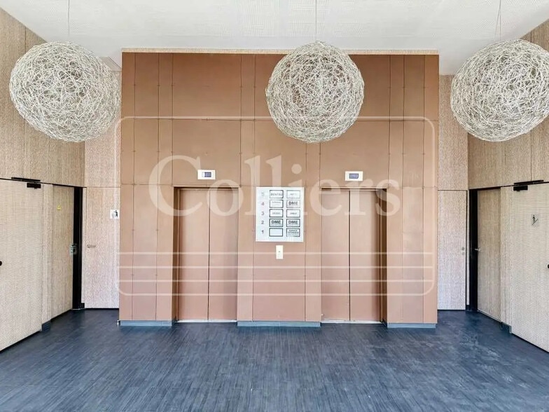 Office in Marseille for lease - Lobby - Image 2 of 9