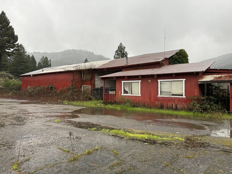 13026 Avenue of the Giants, Myers Flat, CA à vendre - Photo du bâtiment - Image 2 de 8