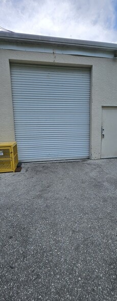 1076 Business Ln, Naples, FL for lease - Building Photo - Image 2 of 11