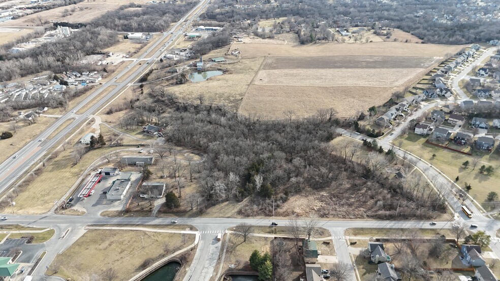 201 4-H Rd, Lansing, KS à vendre - Aérien - Image 2 de 3