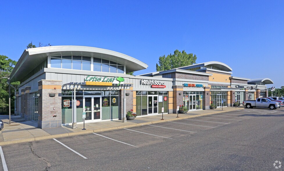 7942 Mitchell Rd, Eden Prairie, MN à louer - Photo du bâtiment - Image 2 de 3