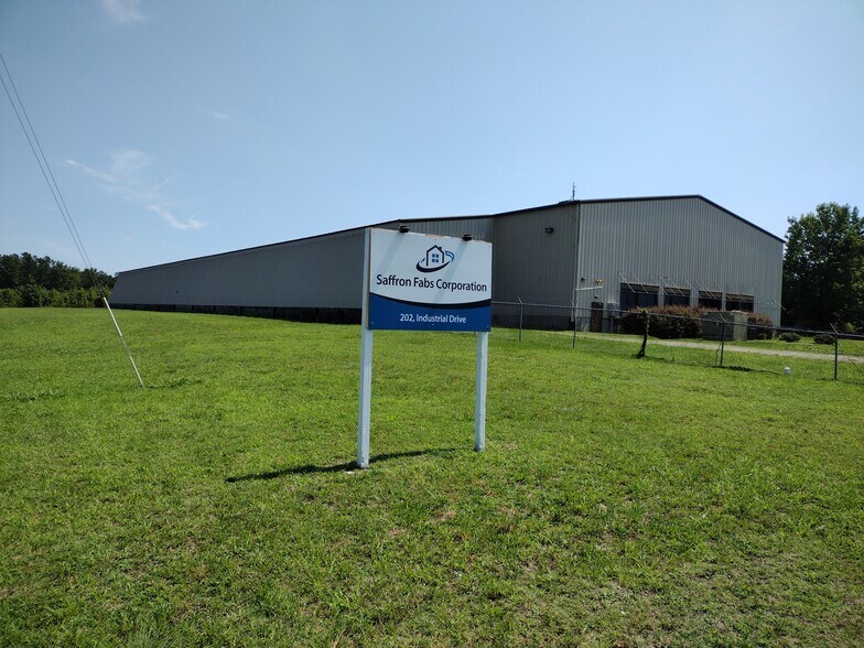 202 Industrial Dr, Emporia, VA à vendre - Photo du bâtiment - Image 2 de 21