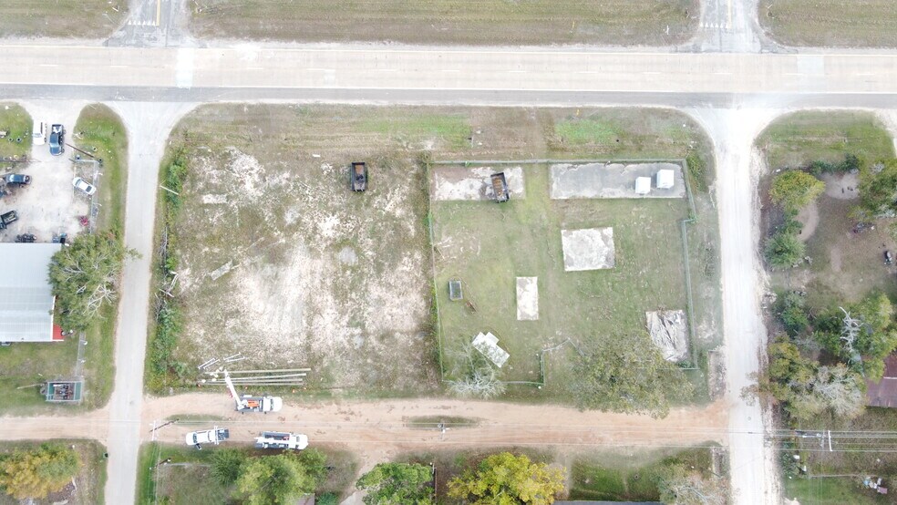 105 Orange St, Cleveland, TX à vendre - Photo du bâtiment - Image 3 de 3