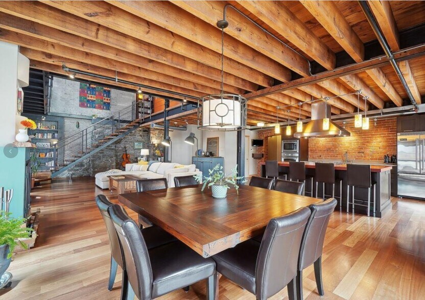 404 Rue Saint-Henri, Montréal, QC for sale - Interior Photo - Image 2 of 3