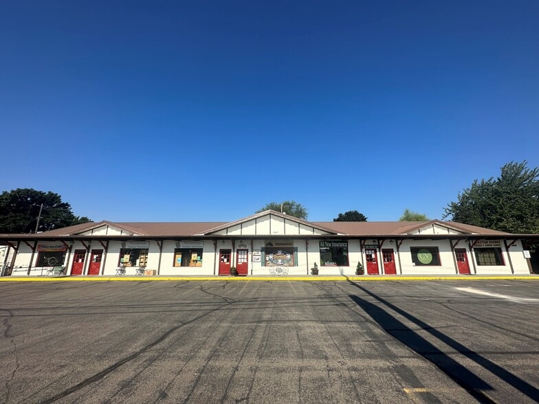 2415 N Government Way, Coeur d'Alene, ID à louer - Photo du bâtiment - Image 1 de 2