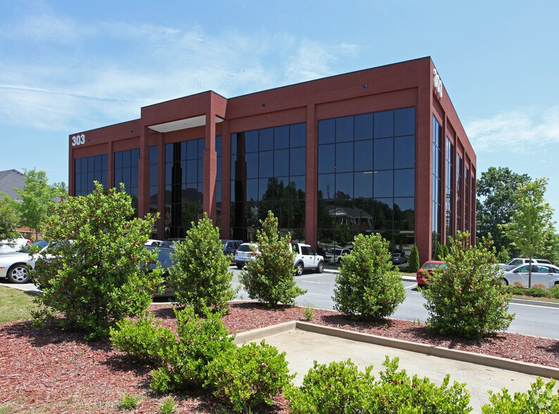 303 Corporate Center Dr, Stockbridge, GA à louer - Photo principale - Image 1 de 6