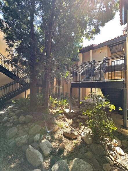1900 E La Palma Ave, Anaheim, CA à louer - Photo du bâtiment - Image 3 de 6