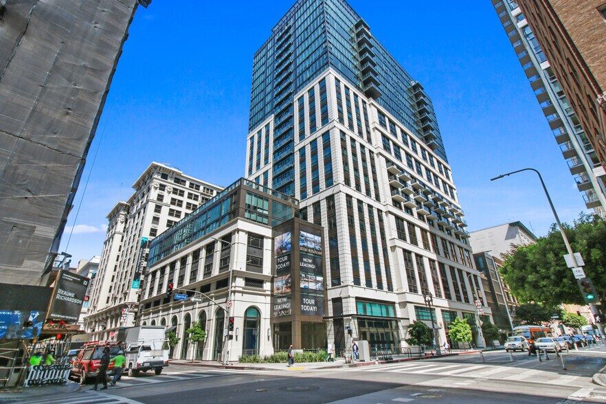 755 S Spring St, Los Angeles, CA à louer - Photo du bâtiment - Image 2 de 30
