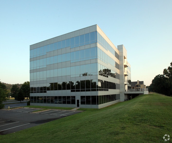 100 River Bluff Dr, Little Rock, AR à louer - Photo du bâtiment - Image 2 de 5