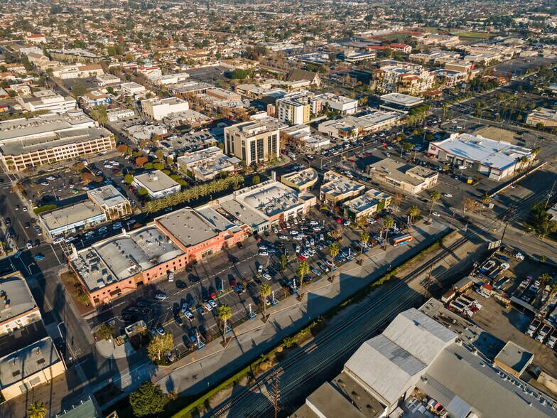 8236-8274 Firestone Blvd, Downey, CA à louer - Photo du bâtiment - Image 2 de 18